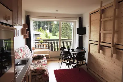 Image de Studio ski au pied rénové, balcon, piscine, parking