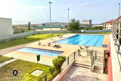 Image de 3 bedroom Apt cityview with swimming pool and 24hr security