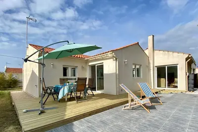 Image de Maison Rénovée: 300m de la Mer, Terrasse, Jardin, Wifi, Animaux Ok