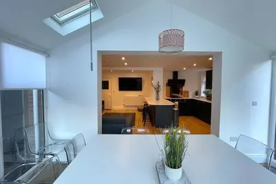 Image de Ivory House - Beautiful 6 Bedroom Home