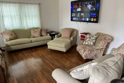 Image de Water Front Oasis - Pet Friendly, Wi-Fi, 85\" Smart Tv, Washer/Dryer, Parking