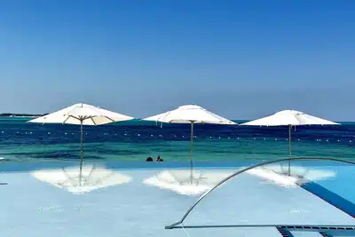 Image de 30 day rental, corner unit, water & golf course views, resort beach and pool