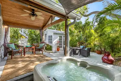 Image de Anchors Away ~ Cheerful 1 Br, 1 Ba Condo with Private Hot Tub in The Meadows!
