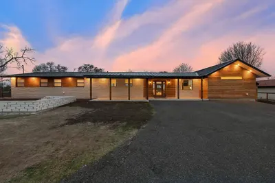 Image de Guadalupe Bluff Modern House - Hot tub, view of Guadalupe, River!