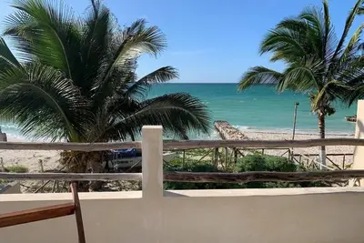 Image de Wake Up To This View in this Oceanfront Apartment