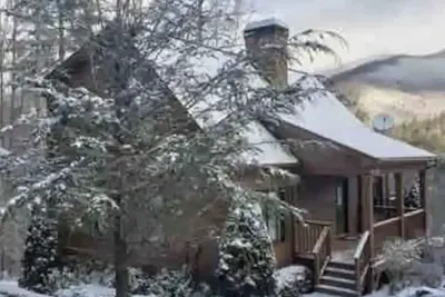 Image de Chalet stay with soaring mountain views and peaceful, comfortable accommodations