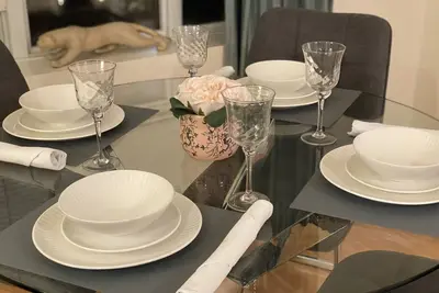 Image de Luxurious & Spacious Condo in Heart of the City - Parking Included!