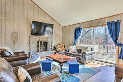 Image de Game Room, Fire Pit: Family-Friendly Poconos Haven
