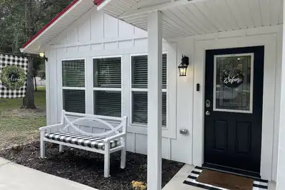 Image de Adorable Cottage Next To Rainbow River & Blue Run!