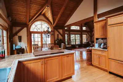 Image de Sanctuary of the Sacred Dream-Entire Property. Close to Catamount