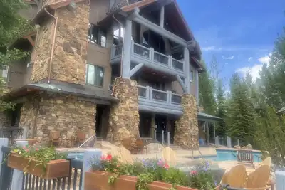 Image de Luxury Ski-in/out Bachelor Gulch Home with Hot Tub & Heated Pool