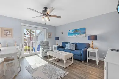 Image de Ideal Beachside Getaway for Couples! Located along Nsb's Non-Driving Shore.