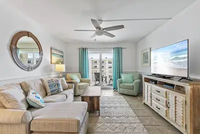 Image de Updated Condo with Lovely Beach Views