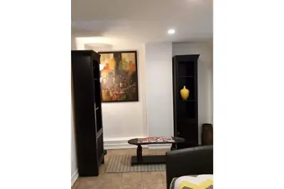 Image de Quaint Brownstone Harlem Apartment