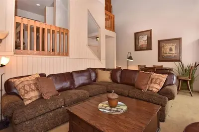 Image de Seven Springs 3 Bedroom Standard Townhouse, Sleeps 11! by RedAwning