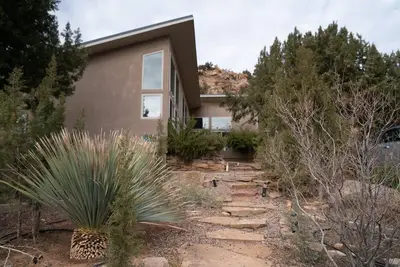Image de Hawk House -Eco Desert Cabin near the base of Zion National Park