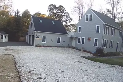 Image de Spacious Cape Cod Escape • Stoney Beach, Ferry & Shining Sea Bikeway. Bike. Grill