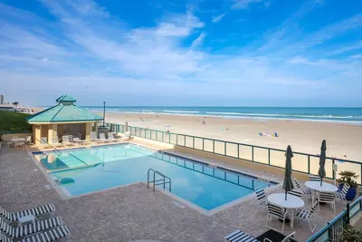 Image de Beachfront Condo with Patio Dining, Ocean Access, Pool + Gym
