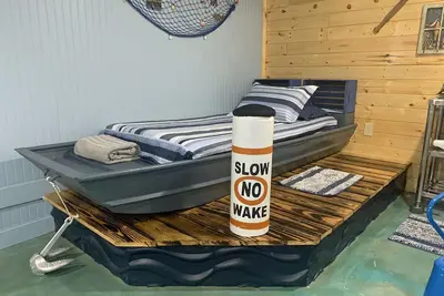 Image de Catch Zzz in Real Boat, Going Fishing Cabin near Wildlife Refuge Cache sleeps 3