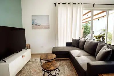 Image de 2bed, 2bath - 3 mins drive to Pickleball & Beach