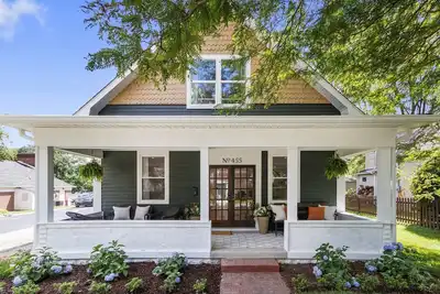 Image de Boutique Home in Downtown Zionsville