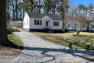 Image de 3 Minutes to Henrico Doctors Hospital-Close to Short Pump