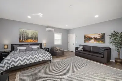 Image de Gorgeous Huge Studio Condo with In Room Jacuzzi Tub