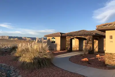 Image de Beautiful views! Custom Home, Hot Tub, Lake Powell, Antelope Cyn WiFi, Ev Charge