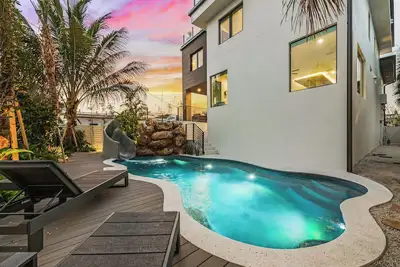 Image de Luxurious home with amazing rooftop deck views