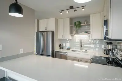 Image de Newly Remodeled Steps to Sugar Beach!