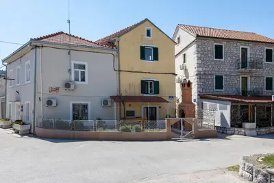 Image de Superbe maison Ă Opuzen avec cuisine