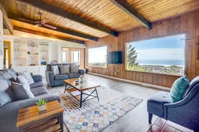 Image de 'Ocean Vista' Gold Beach Getaway!