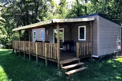 Image de Mobile Home Premium 38. 60m2 -3 Schlafzimmer - 2 Badezimmer + 2wc + halb ĂĽberdachte Terrasse + Clim + Lv 6 Personen