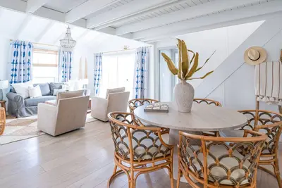 Luxury 180’ Ocean Views, 2 King Suites & Bunk Room, Private Beach