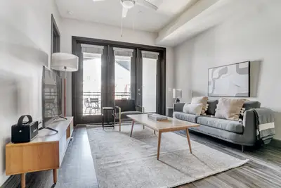 Image de Trendy Domain 2br w/ Gym, Pool & W/D, nr restaurants, by Blueground