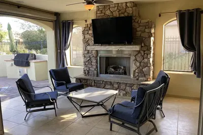 Image de Encanterra is nestled between the San Tan Mountains in a resort style community.