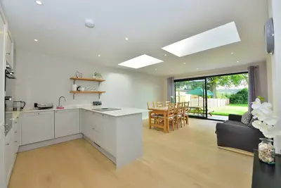 Image de Charming 4-Bed House in Winchester, Free Parking