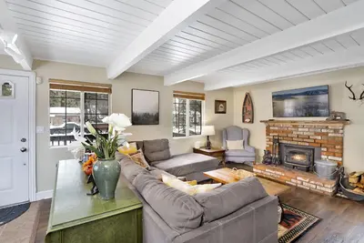 Image de Tinker Bell Gambrel Retreat Cabin at Big Bear