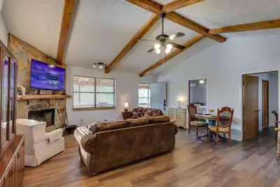 Image de Secluded | Renovated Cabin | Enjoy Peace & Quiet