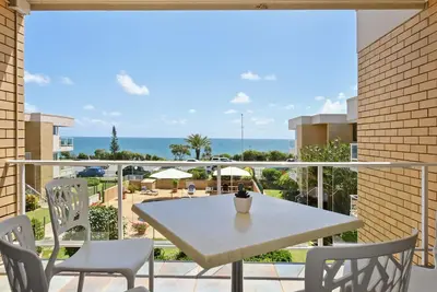 Image de 2 Bedroom Top Floor Unit - Ocean Views and Pool