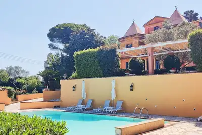 Image de 366 sqm Old Mansion, 5 bdrms, 5 bthrms, sleeps 8, swimming pool