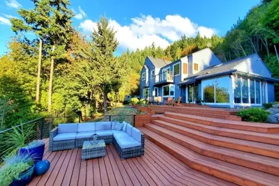 Image de Mckenzie River Oasis w/ massive deck & hot tub on 16 acres of old-growth forest