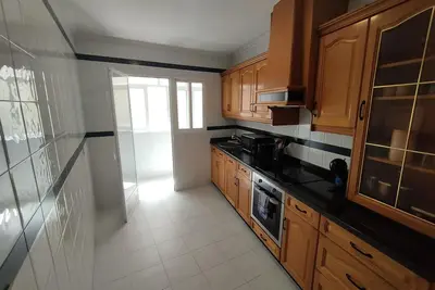 Image de Cozy & Sunny Apartment in Local Area!