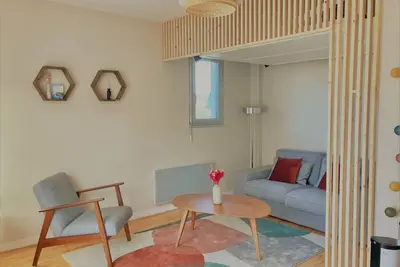 Image de Studio avec balcon ensoleillé proche plage avec parking gratuit