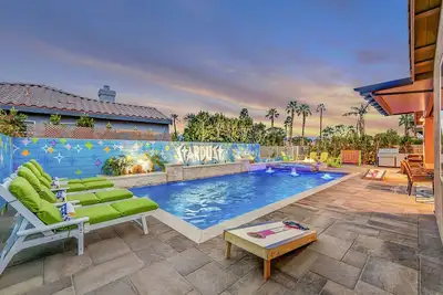 Image de Stardust: Pool, Spa, FirePit, Bbq, Ev Charger!