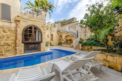 Image de 300y\/o Gozo Villa with 2 Pools + Incredible Garden