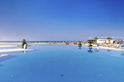 A Place You'll Surely Enjoy! Outdoor Pools, Free Parking, Beachfront, Spa!