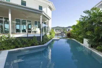 Image de The Boathouse is a perfect name for this fantastic holiday home.