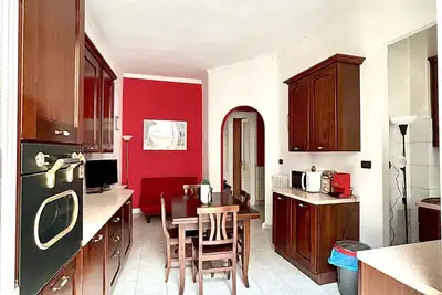 Beautiful House, 5 minutes from the subway