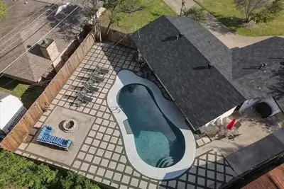 Image de Grand Greenbrier - 4bd/2ba Backyard Oasis w Pool